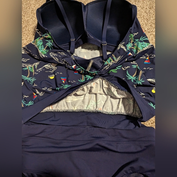 Lands End 2 piece navy island swimsuit, 14 - Picture 4 of 4